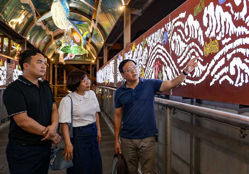 Một giảng viên của Trường Khoa học liên ngành và Nghệ thuật định hướng về công nghiệp văn hóa. Ảnh: Thế Việt