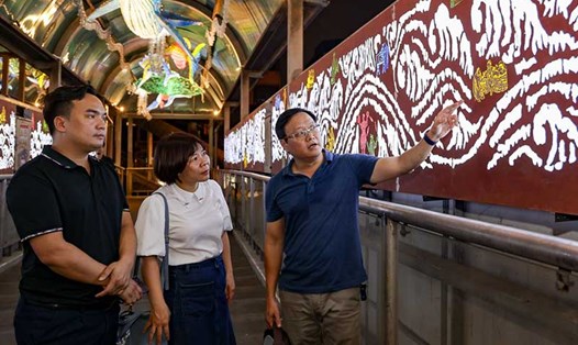 Một giảng viên của Trường Khoa học liên ngành và Nghệ thuật định hướng về công nghiệp văn hóa. Ảnh: Thế Việt