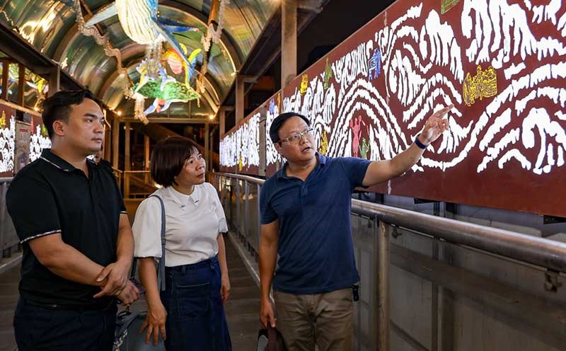 Một giảng viên của Trường Khoa học liên ngành và Nghệ thuật định hướng về công nghiệp văn hóa. Ảnh: Thế Việt