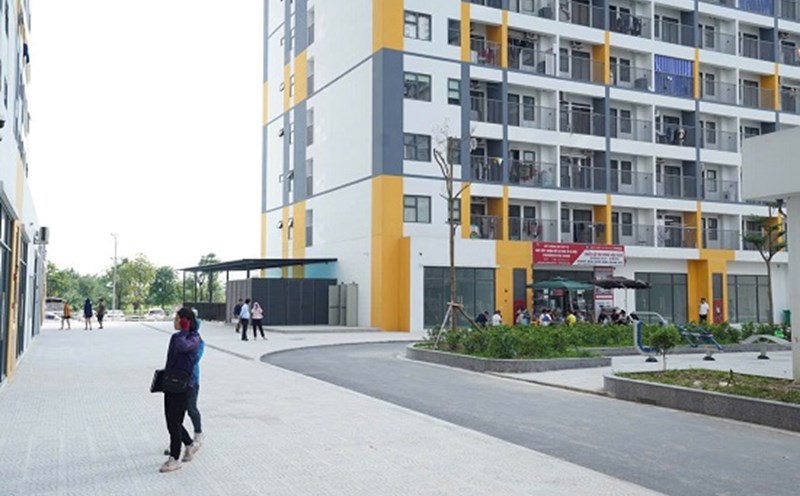 Người độc thân thu nhập mỗi tháng dưới 15 triệu đồng sẽ   được xét điều kiện mua nhà ở xã hội. Ảnh: Minh Hạnh