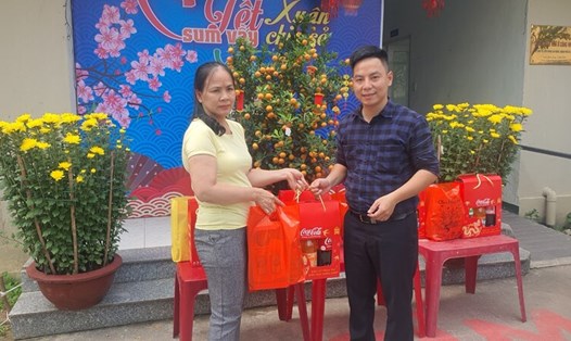 Công nhân đón tết tại Khu nhà ở công nhân quận Cẩm Lệ (TP Đà Nẵng). Ảnh: Nguyễn Linh