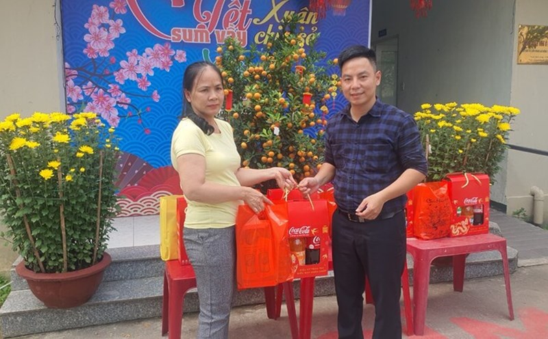 Công nhân đón tết tại Khu nhà ở công nhân quận Cẩm Lệ (TP Đà Nẵng). Ảnh: Nguyễn Linh