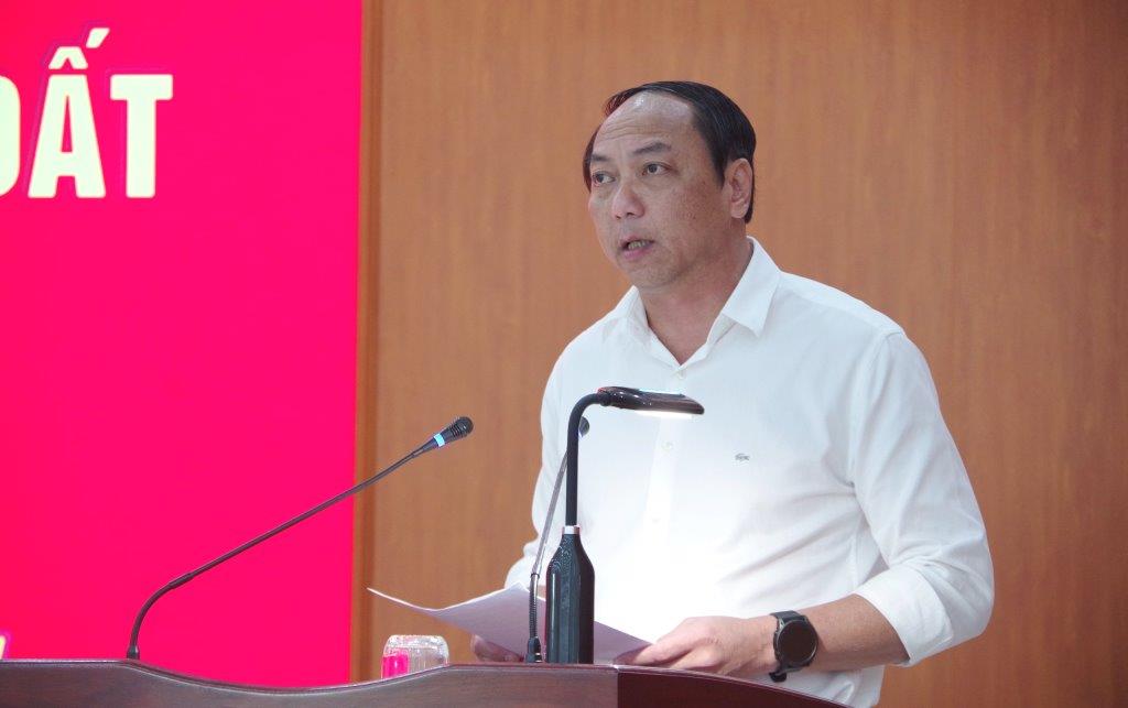 Ông Lâm Minh Thành - Chủ tịch UBND tỉnh Kiên Giang, Trưởng Ban Chỉ đạo diễn tập khu vực phòng thủ và phòng thủ dân sự cấp huyện phát biểu chỉ đạo. Ảnh: Phương Vũ