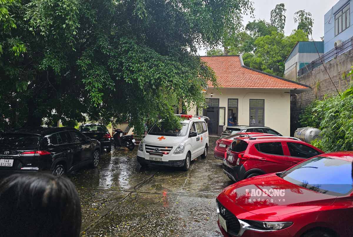 Đưa một công nhân ở tỉnh Thái Bình về quê an táng. Ảnh: Đoàn Hưng 