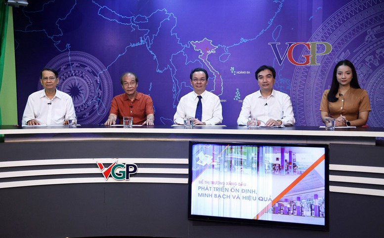 Tọa đàm "Để thị trường xăng dầu phát triển ổn định, minh bạch và hiệu quả". Ảnh: VGP/Dương Tuấn