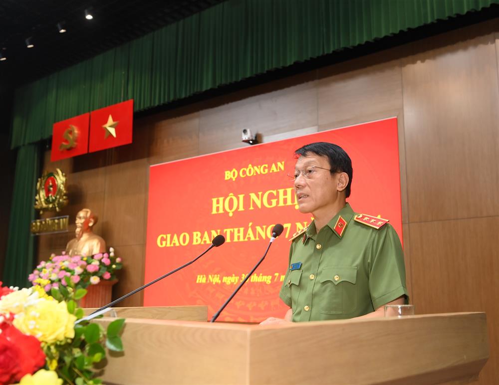Bộ trưởng Lương Tam Quang chỉ đạo nhiệm vụ công tác trọng tâm tháng 8.2024 của lực lượng Công an nhân dân. Ảnh: Bộ Công an 
