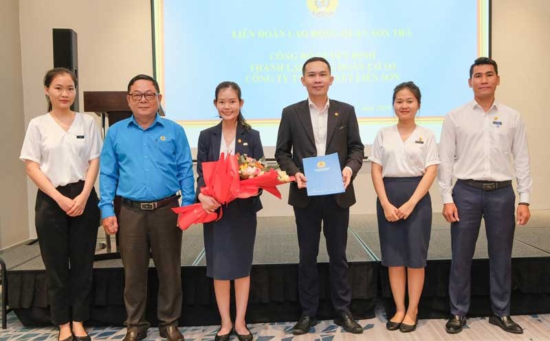 LĐLĐ quận Sơn Trà, Đà Nẵng ra mắt ban Chấp hành Công đoàn cơ sở Công ty TNHH Tuyết Liên Sơn. Ảnh: Võ Anh Dũng