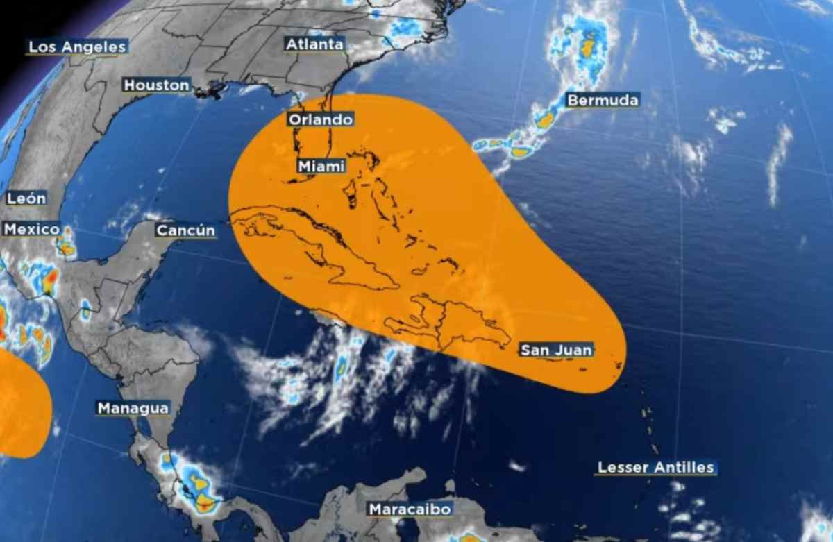 Dự báo bão của NHC. Ảnh: NHC