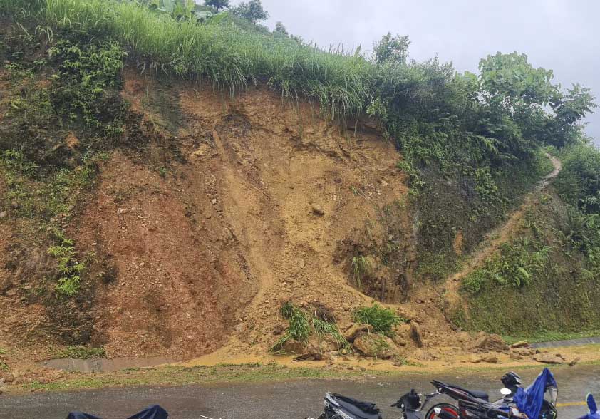 Hiện trường vụ sạt lở đất tại xã Mường Báng, huyện Tủa Chùa, tỉnh Điện Biên khiến 1 người chết. Ảnh: Quốc Huy
