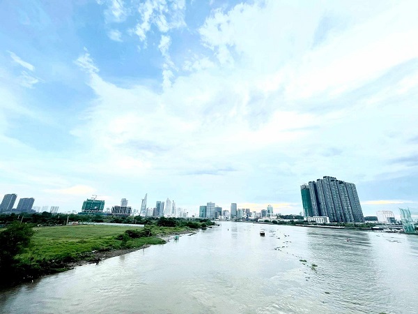 Giá đất TPHCM tăng mạnh sẽ khiến người dân chịu gánh nặng tiền sử dụng đất lớn. Ảnh minh họa: Lục Giang