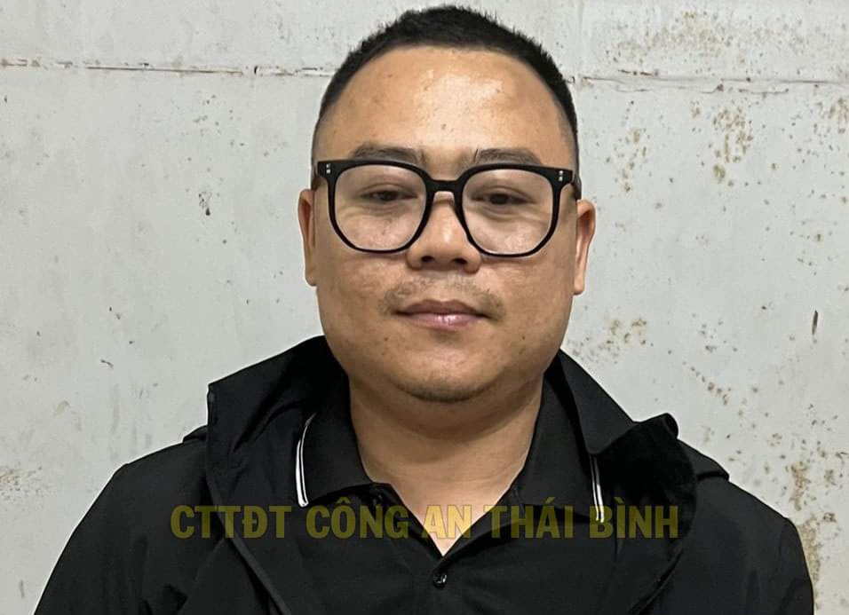 Chân dung đối tượng dùng sổ đỏ giả lừa đảo chiếm đoạt tài sản Lê Văn Tùng. Ảnh: Công an tỉnh Thái Bình