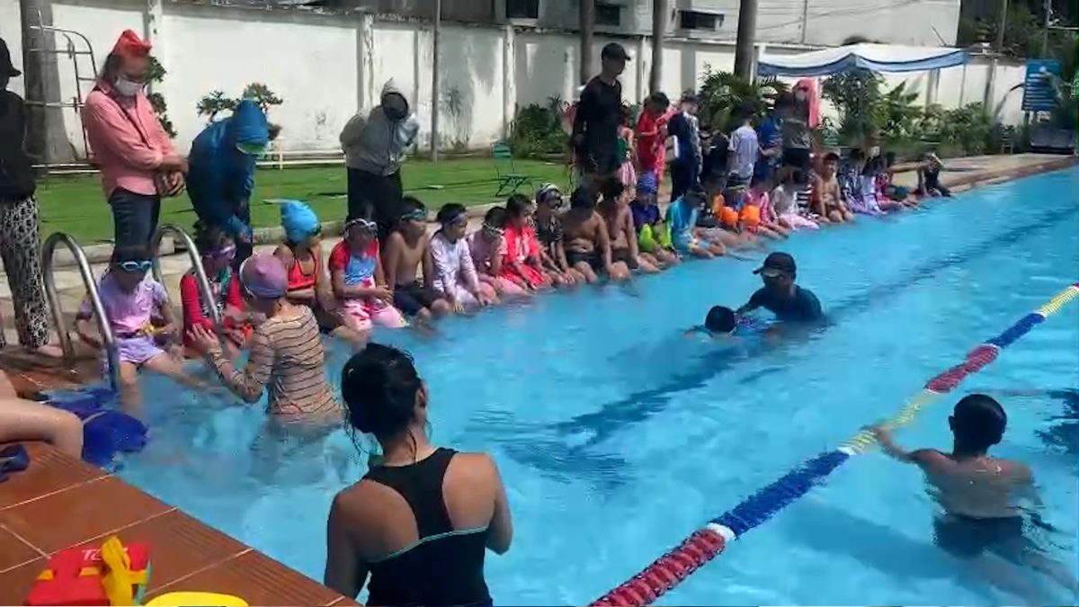 Lớp dạy bơi miễn phí cho trẻ ở TPHCM