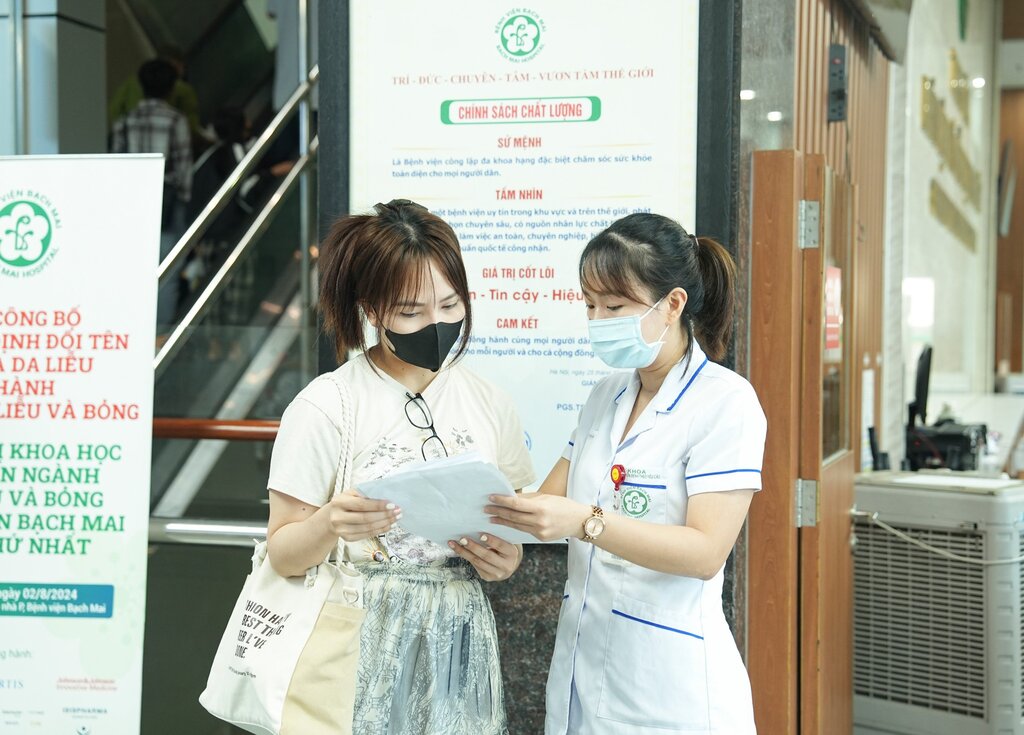 Bệnh viện Bạch Mai triển khai khám chữa bệnh ngoài giờ hành chính. Ảnh: Thế Anh