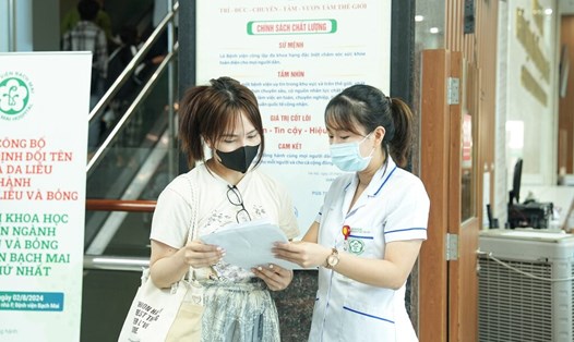 Bệnh viện Bạch Mai triển khai khám chữa bệnh ngoài giờ hành chính. Ảnh: Thế Anh