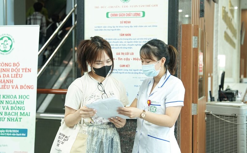 Bệnh viện Bạch Mai triển khai khám chữa bệnh ngoài giờ hành chính. Ảnh: Thế Anh