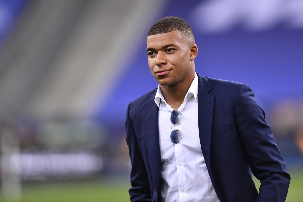 Kylian Mbappe sẽ vừa là cầu thủ, vừa làm ông chủ ở tuổi 25. Ảnh: Le Parisien