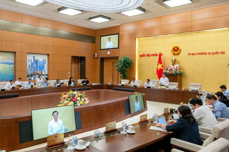 Dự án Luật Dữ liệu và dự án Luật sửa đổi, bổ sung một số điều của Luật Sĩ quan Quân đội nhân dân Việt Nam cần thiết, cấp bách để xem xét, quyết định bổ sung vào Chương trình xây dựng luật, pháp lệnh năm 2024. Ảnh: Ủy ban Thường vụ Quốc hội họp sáng 23.7.2024