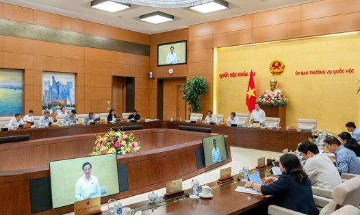 Dự án Luật Dữ liệu và dự án Luật sửa đổi, bổ sung một số điều của Luật Sĩ quan Quân đội nhân dân Việt Nam cần thiết, cấp bách để xem xét, quyết định bổ sung vào Chương trình xây dựng luật, pháp lệnh năm 2024. Ảnh: Ủy ban Thường vụ Quốc hội họp sáng 23.7.2024