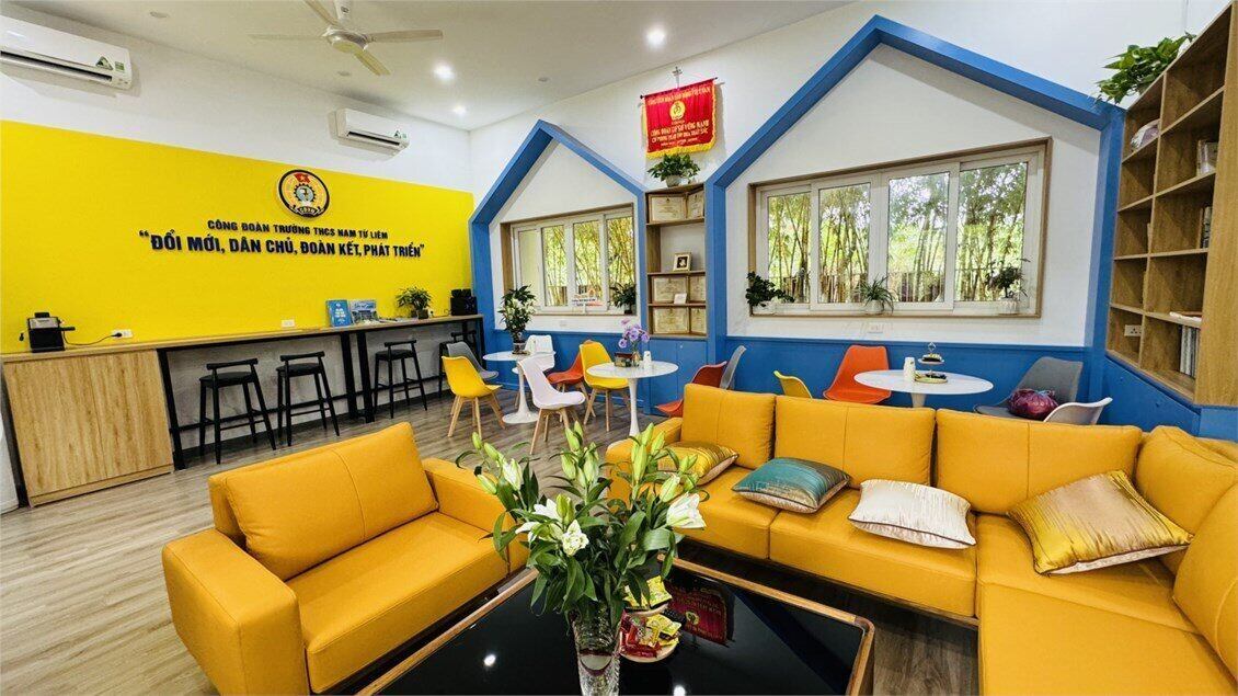 Điểm sinh hoạt Công đoàn tại Trường Trung học cơ sở Nam Từ Liêm ra đời trên cơ sở mong muốn của đoàn viên, người lao động. Ảnh: CĐCS