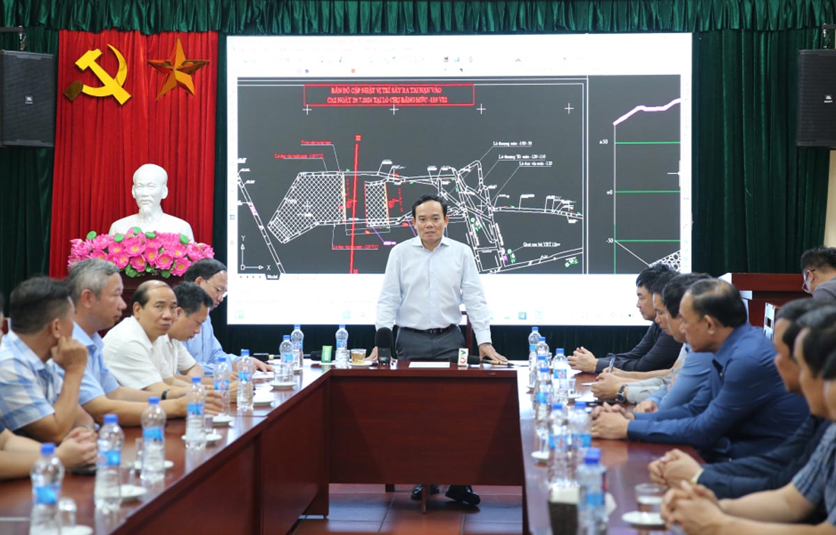 Deputy Prime Minister Tran Luu Quang speaking at the meeting. Photo: Quang Ninh Media Center