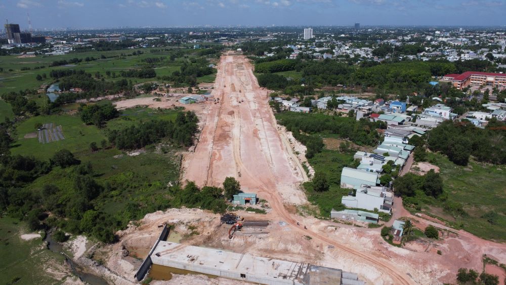 Construction site of Ho Chi Minh City Ring Road 3 project through Binh Duong. Photo: Dinh Trong