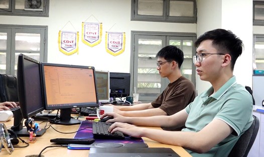 Học phí ngành Công nghệ thông tin luôn nhận được sự quan tâm của đông đảo thí sinh. Ảnh: Trang Hà