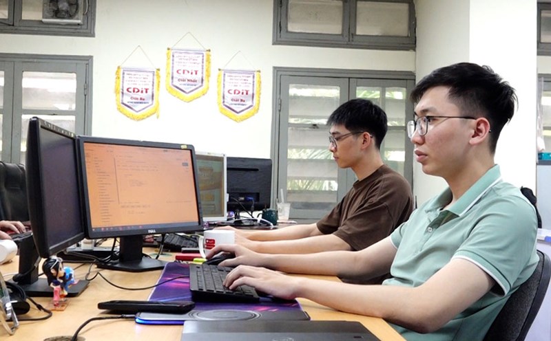 Học phí ngành Công nghệ thông tin luôn nhận được sự quan tâm của đông đảo thí sinh. Ảnh: Trang Hà