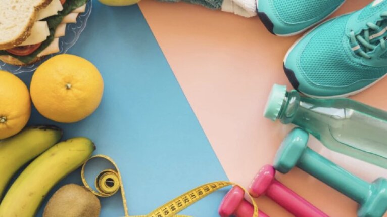 Nên ăn carbohydrate hay protein trước khi tập luyện. Ảnh: Theo Healthshots