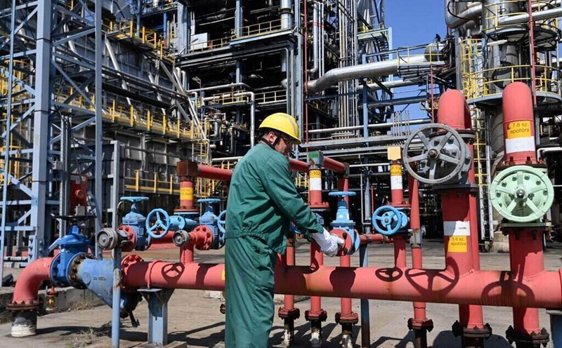 Nhà máy lọc dầu Duna (Danube) của công ty MOL Hungary nằm gần thị trấn Szazhalombatta, cách Budapest khoảng 30km về phía nam. Ảnh: AFP