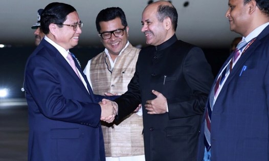 Lễ đón Thủ tướng Chính phủ Phạm Minh Chính và đoàn đại biểu Việt Nam tại sân bay quân sự Palam,  thủ đô New Delhi, Ấn Độ. Ảnh: TTXVN