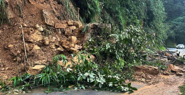 Điểm sạt lở trên Quốc lộ 4 đi huyện Mường Khương (Lào Cai). Ảnh: Tùng Lâm