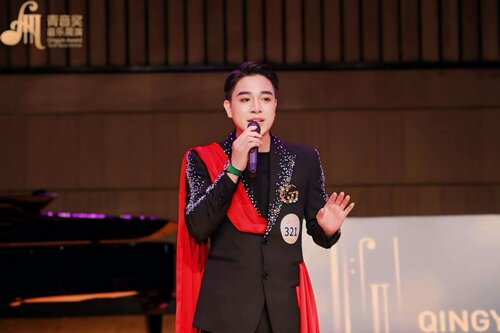 Male singer Tran Tung Anh