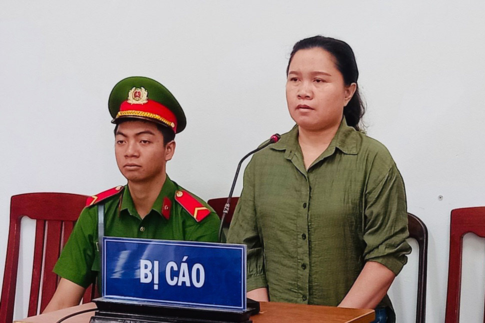 Bị cáo Văn Thị Kim Oanh bị TAND tỉnh Phú Yên tuyên phạt 13 năm tù về tội Lừa đảo chiếm đoạt tài sản. Ảnh: Thế Minh