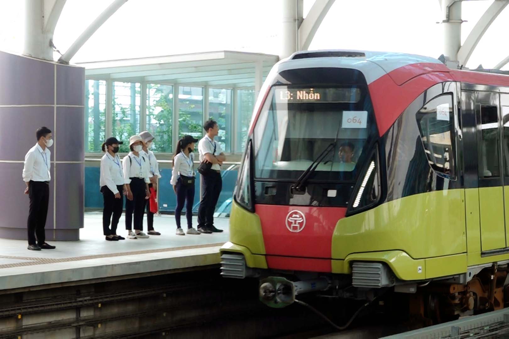 The Nhon - Hanoi station metro project is completing the final procedures to put the elevated section into operation. Photo: To The