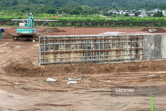 When completed, this embankment will help prevent landslides on the banks of the Red River and complete the technical infrastructure for Lao Cai city.