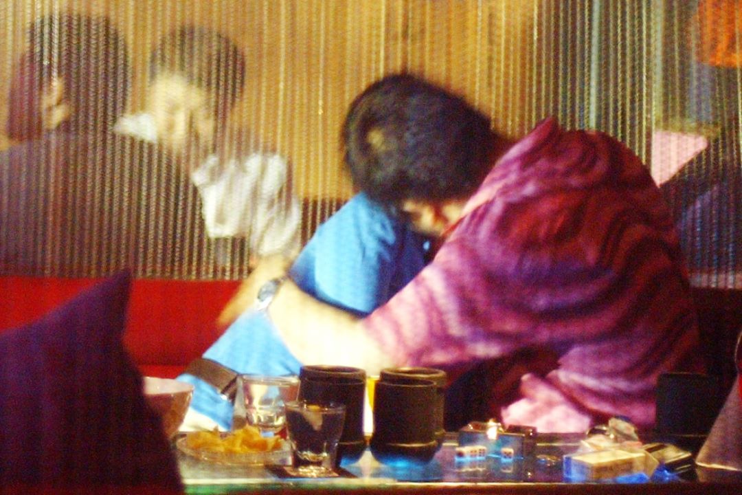 Lắp camera theo dõi vợ ngoại tình, chồng bị khởi tố. Ảnh minh họa: SCMP