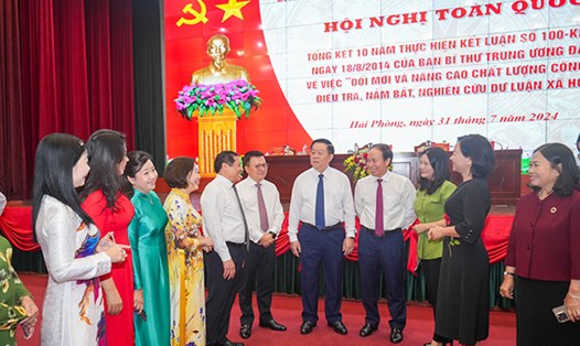 Đồng chí Nguyễn Trọng Nghĩa, Ủy viên Bộ Chính trị, Bí thư Trung ương Đảng, Trưởng Ban Tuyên giáo Trung ương cùng các đại biểu dự hội nghị ngày 31.7. Ảnh: Đàm Thanh