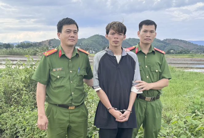 Đối tượng Phan Văn Nhân bị bắt giữ. Ảnh: Công an cung cấp