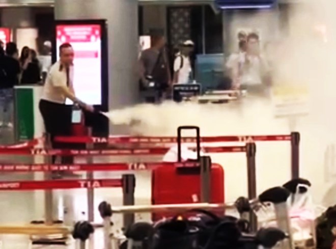 Vụ cháy nhỏ do pin dự phòng không ảnh hưởng đến hoạt động khai thác nhà ga sân bay khuya ngày 30.7. Ảnh: CTV