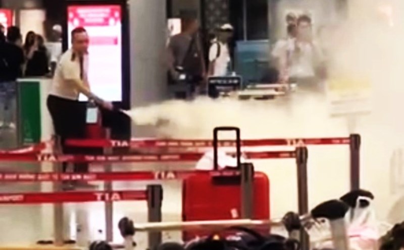 Vụ cháy nhỏ do pin dự phòng không ảnh hưởng đến hoạt động khai thác nhà ga sân bay khuya ngày 30.7. Ảnh: CTV