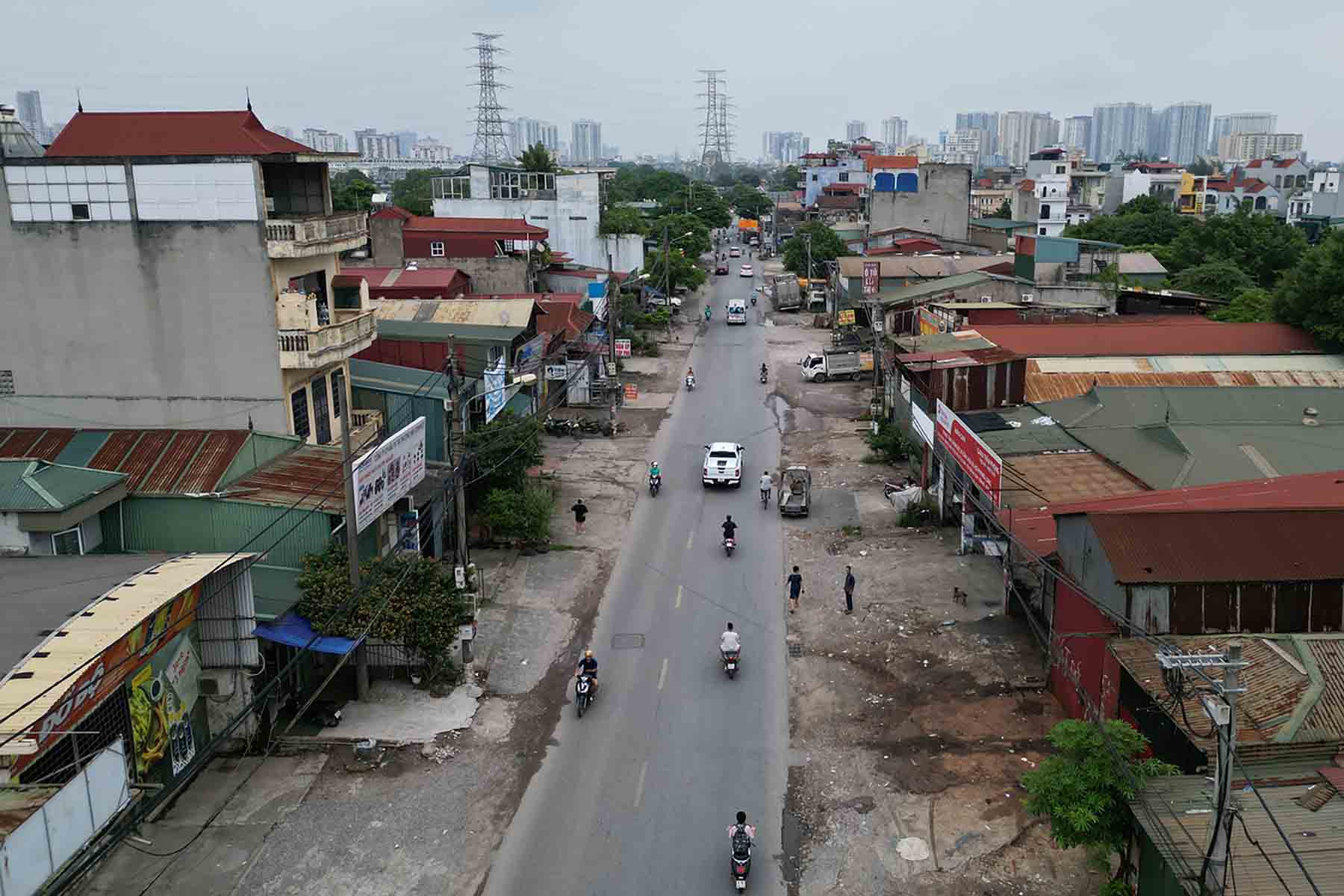 Dự án xây dựng đường Tam Trinh khởi công từ năm 2016 tuy nhiên đến nay vẫn chưa thể thi công hoàn thiện. Ảnh: Hữu Chánh