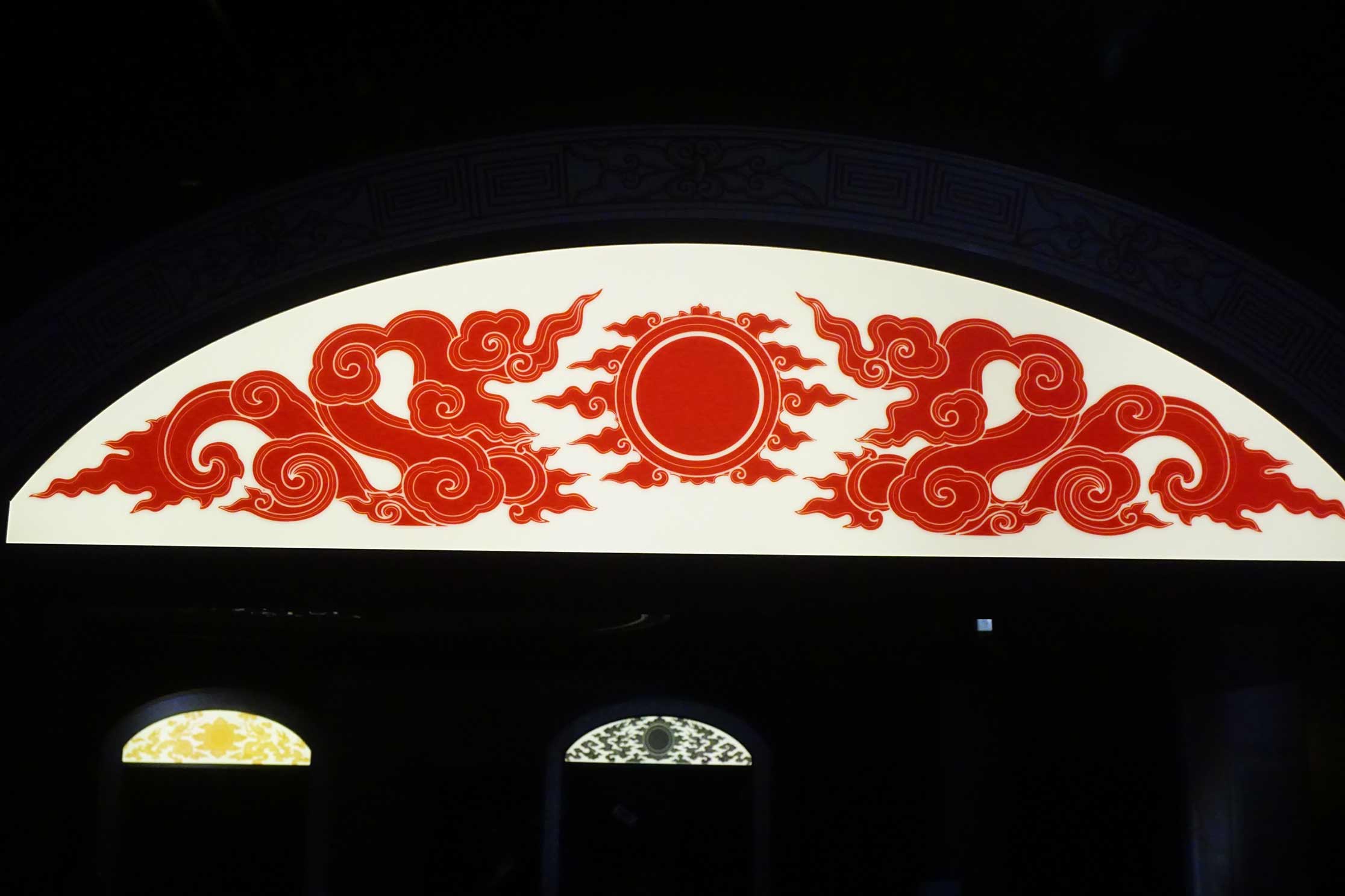 Dragon images on the foreheads of Dr. stele. Photo: Nhat Minh
