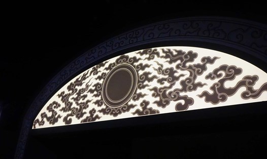 Các nét hoa văn, hoạ tiết rồng được tái hiện đầy chân thực tại trưng bày. Ảnh: Nhật Minh