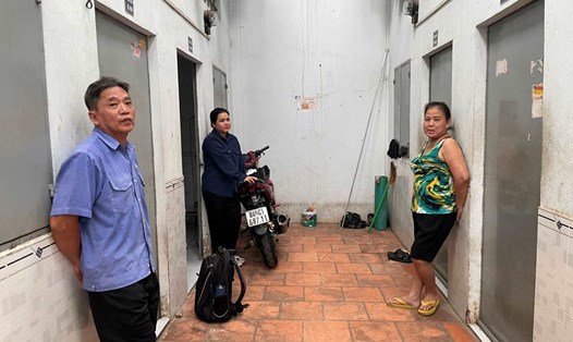 Công nhân bị chậm lương, có người không còn tiền đóng tiền nhà trọ. Ảnh: Đình Trọng