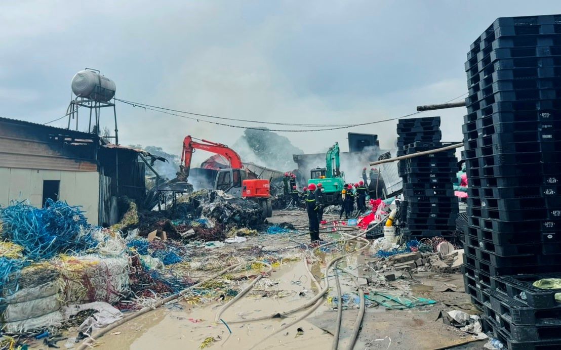 Scene of a fire at a waste collection site. Photo: Minh Hoang