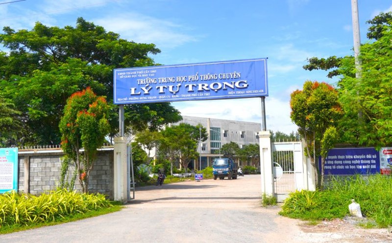 Thanh tra phát hiện nhiều vi phạm trong thu chi tại Trường THPT Chuyên Lý Tự Trọng. Ảnh: Yến Phương