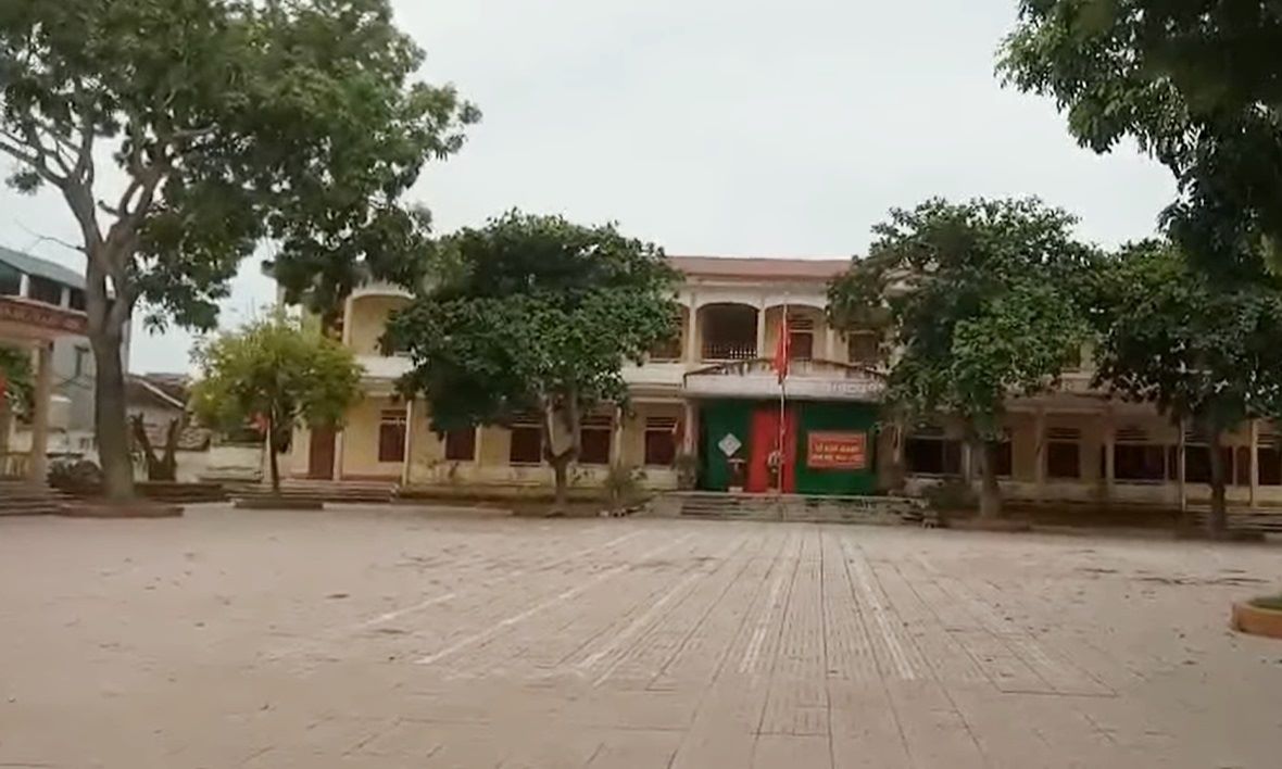 Parents "accused" the leaders of Hoang Quang Secondary School, City. Thanh Hoa behaves without standards. Photo: Cut from clip