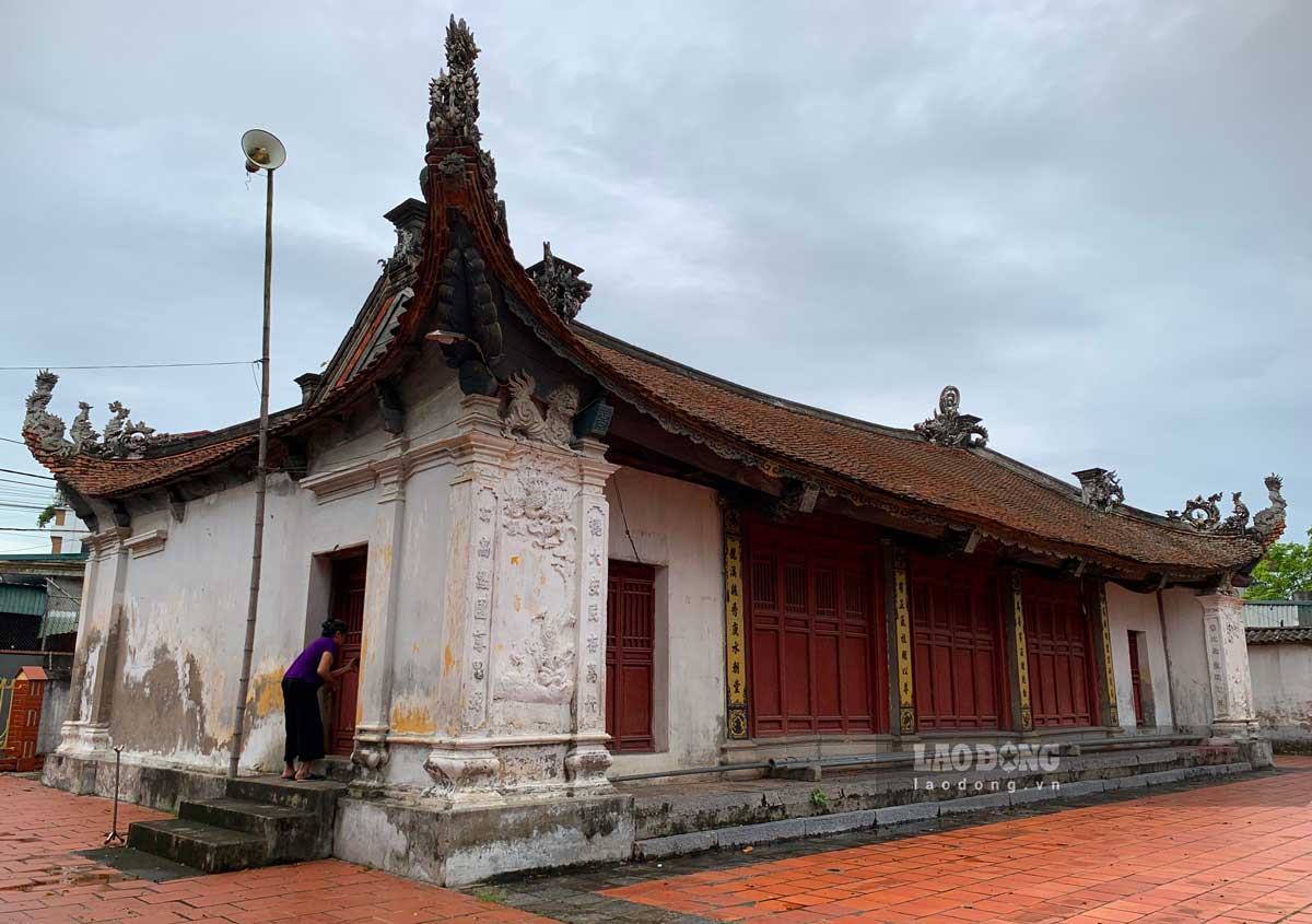 Co Dung Communal House is the place to worship the two Holy Kings Queen Jade Emperor and King Kha Thien De who contributed to protecting the 18th King Hung Vuong to protect the people and country.