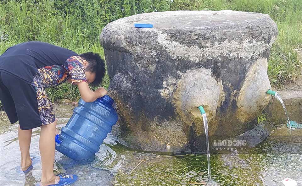 Bác sĩ khuyến cáo, nguồn nước tại xã Thanh Luông có độ PH cao (nước có tính axít), không đảm bảo tiêu chuẩn nước sinh hoạt.