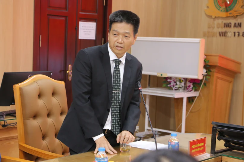PGS. TS Lê Hữu Doanh, Bí thư Đảng ủy, Giám đốc Bệnh viện Da liễu Trung ương phát biểu tại buổi lễ